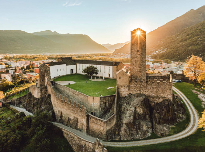 0070_ST_Schoene Aussichten Touristik_Bellinzona-Castelgrande_73643